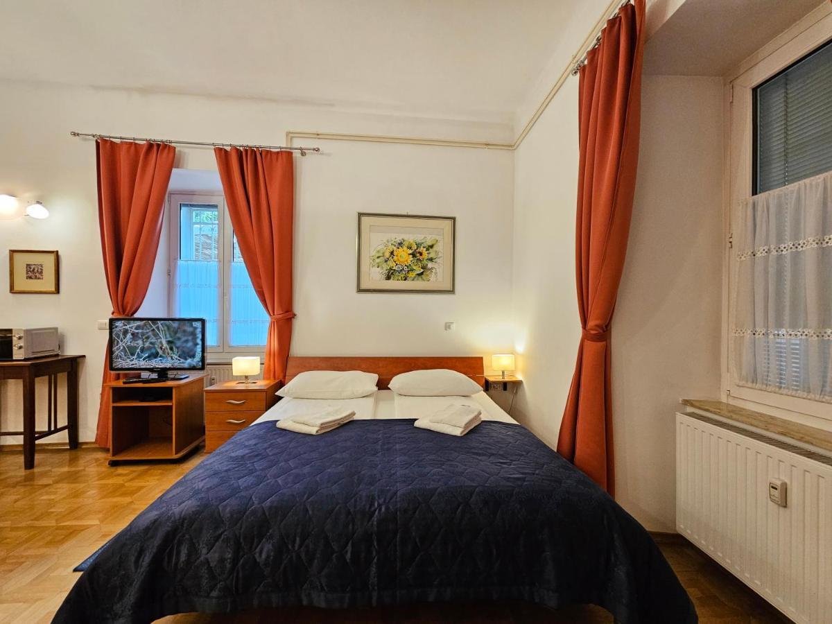 Spacious Central Studio Nika 2 Tour As Ljubljana Luaran gambar